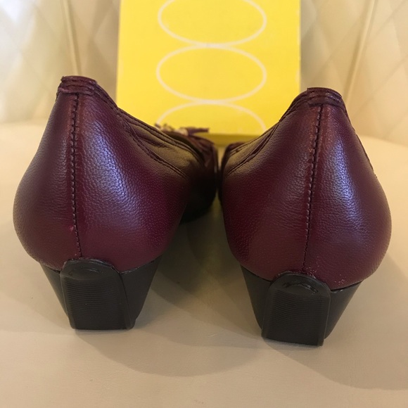 NEW Circa Joan & David Wedge Shoes - Picture 4 of 6